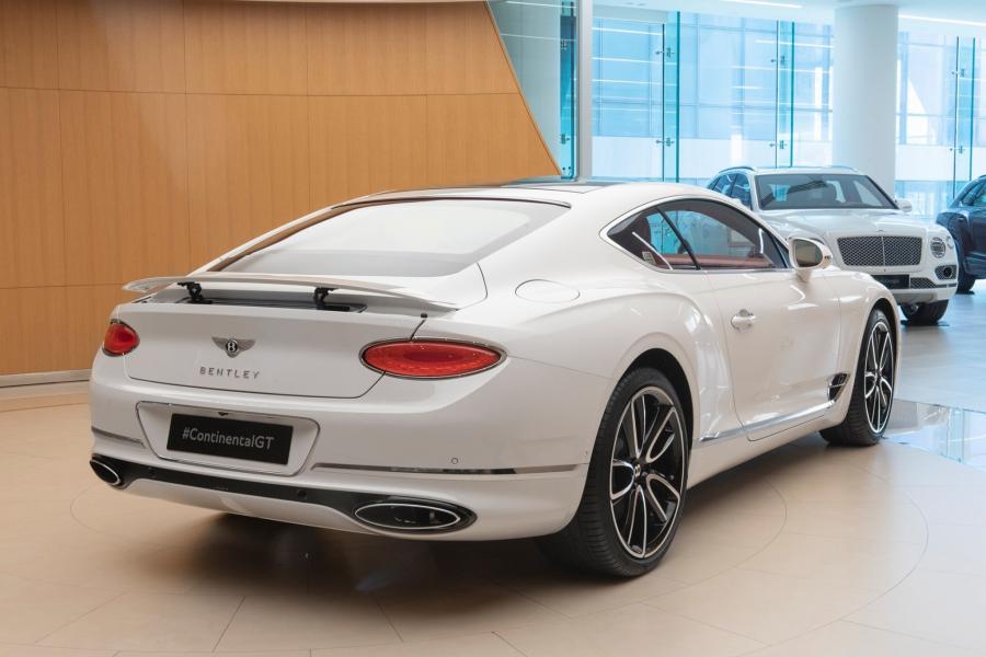  Bentley Continental GT W12 2020 года  (UAE) (фото 5 из 10)